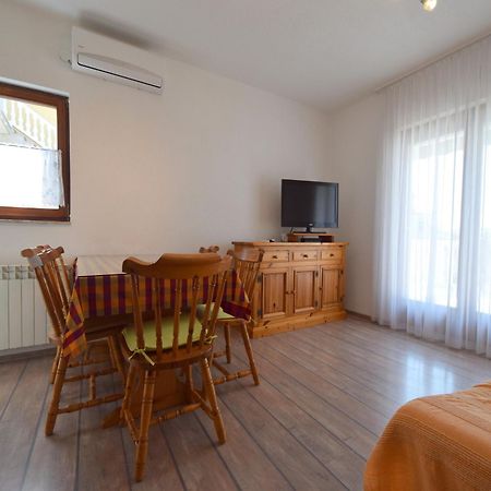 Apartment Martin Malinska Extérieur photo